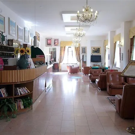 Отель La Margherita & 3*